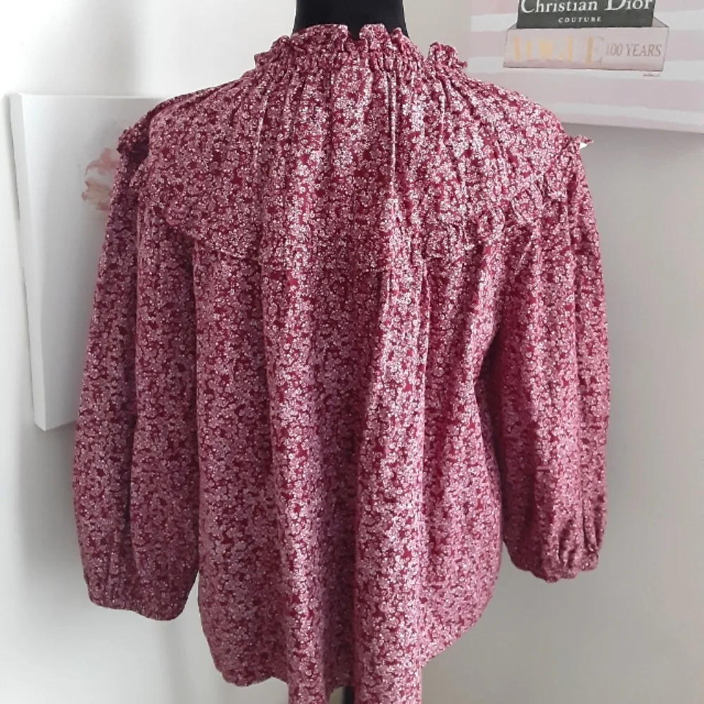 Universal Thread Pullover Top - Picture 2 of 3